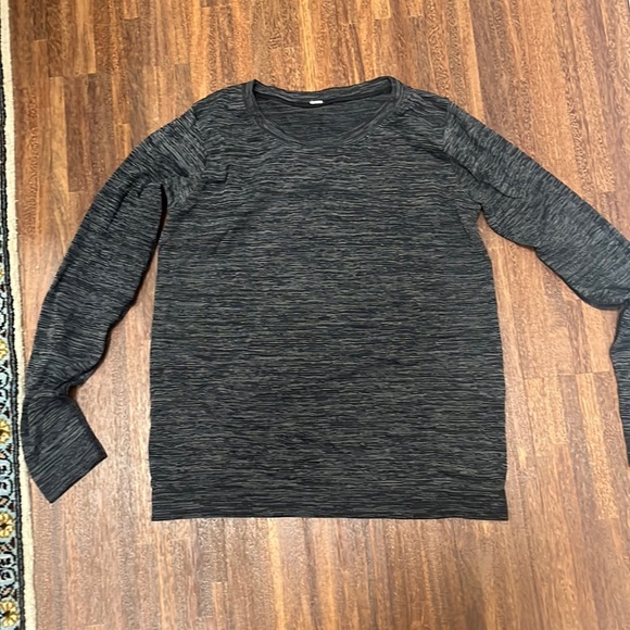 Swiftly Relaxed Long Sleeve size 6- Lululemon - Picture 2 of 4